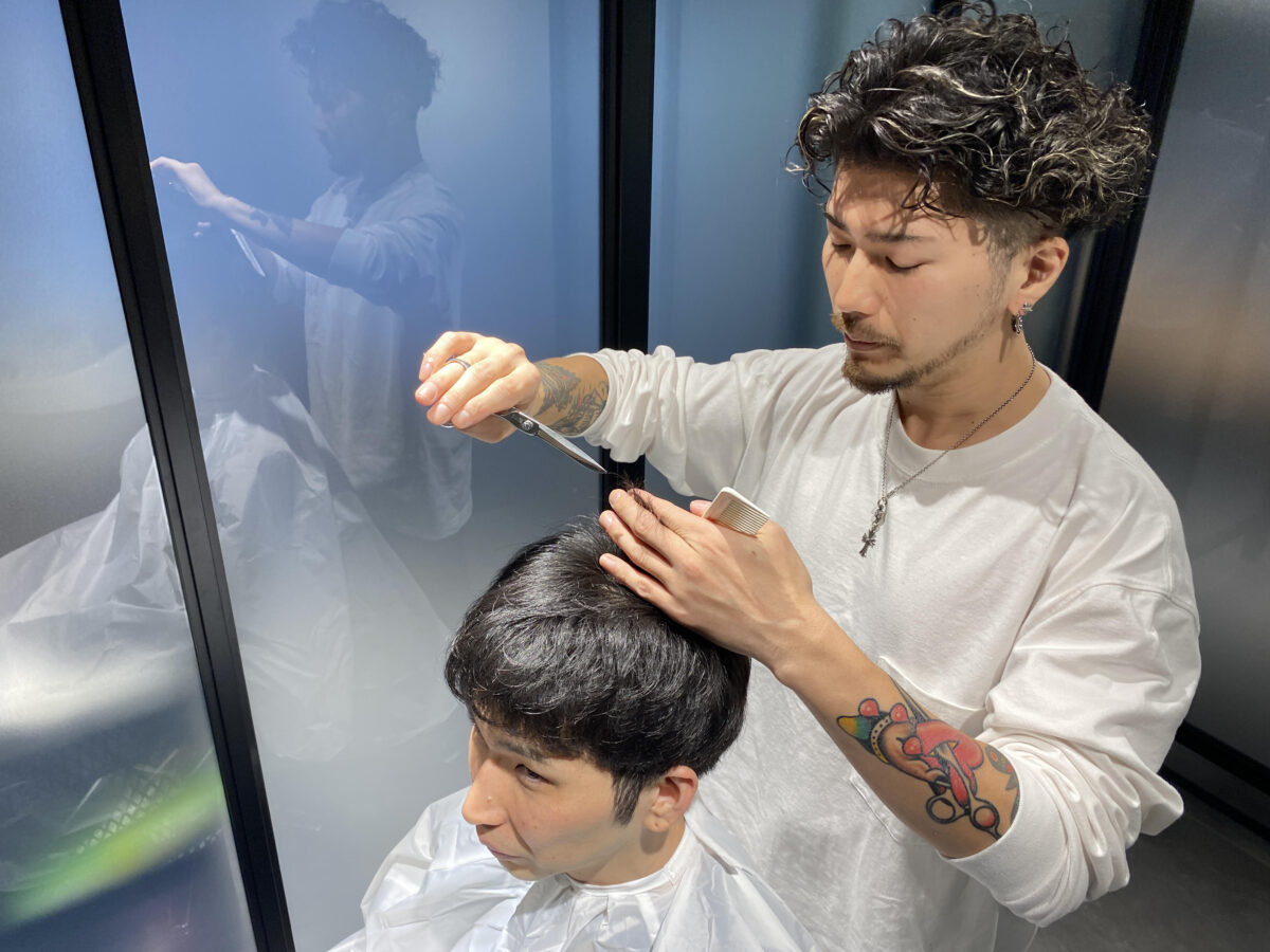 Slocanのカット施術風景